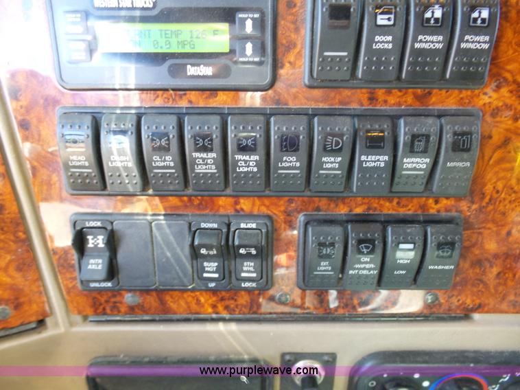 image for item AX9236 2006 Western Star 4900EX semi truck