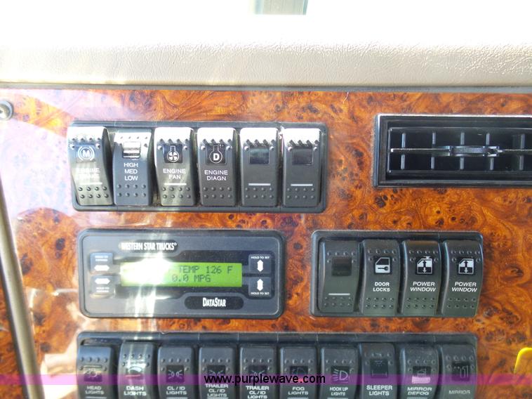 image for item AX9236 2006 Western Star 4900EX semi truck