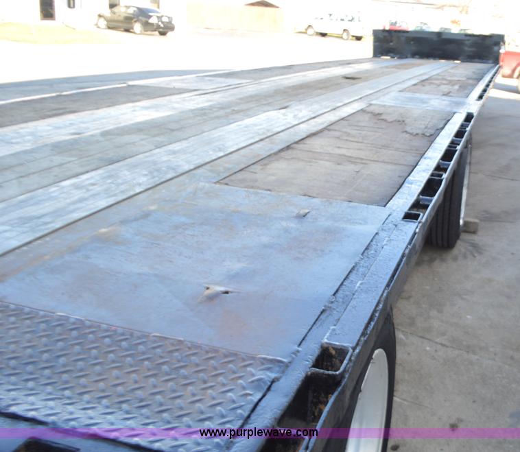 image for item I2751 1993 Trail King drop deck trailer
