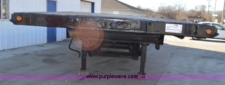 image for item I2751 1993 Trail King drop deck trailer