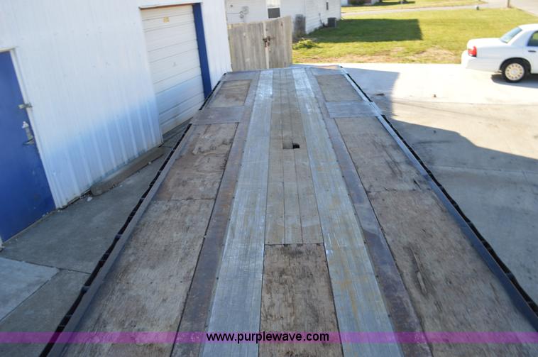 image for item I2751 1993 Trail King drop deck trailer