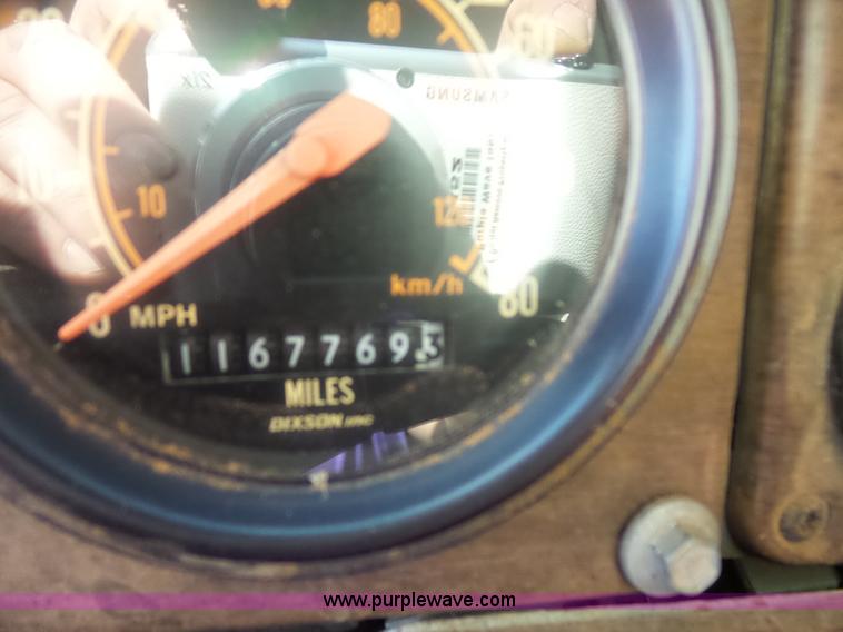 image for item J1254 1993 Freightliner FLD semi truck