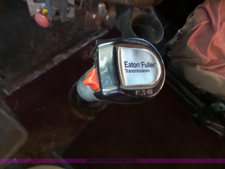 image for item J1254 1993 Freightliner FLD semi truck