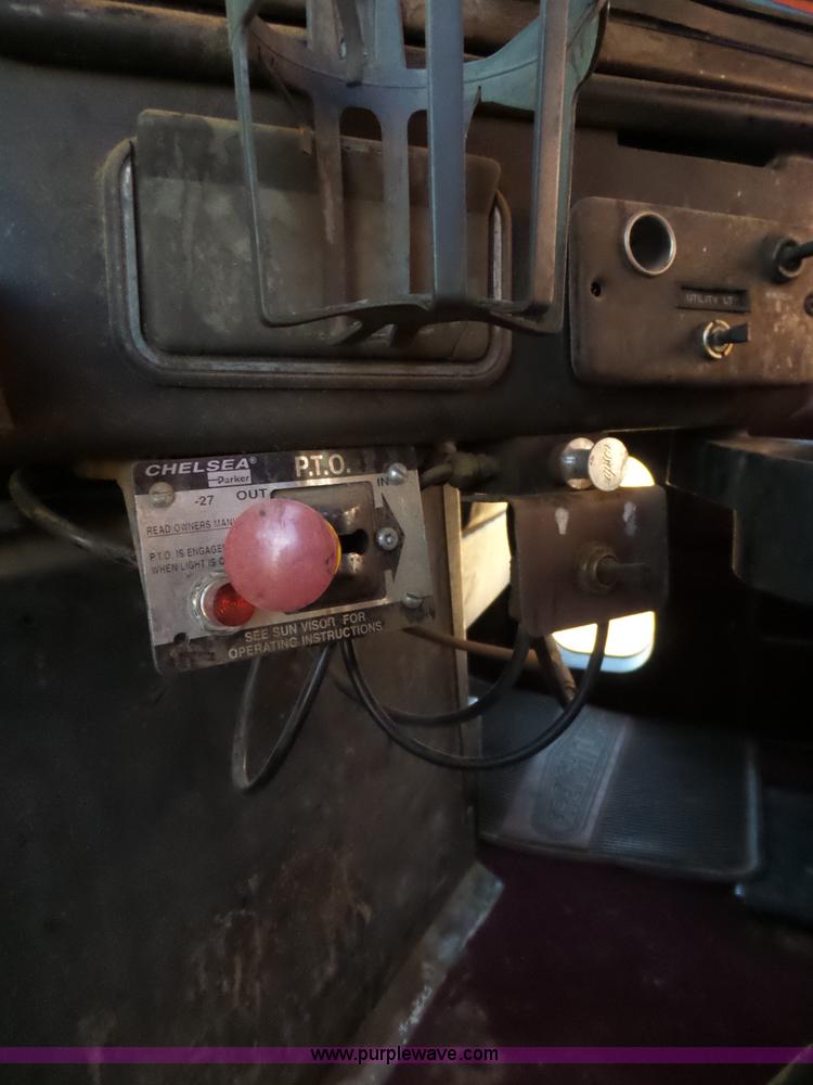 image for item J1254 1993 Freightliner FLD semi truck