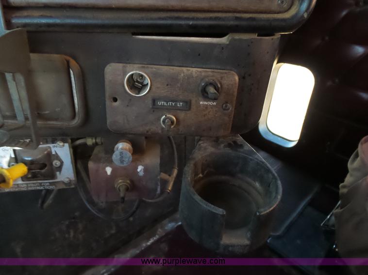 image for item J1254 1993 Freightliner FLD semi truck