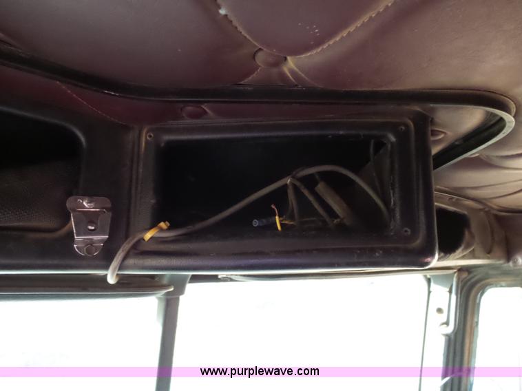 image for item J1254 1993 Freightliner FLD semi truck