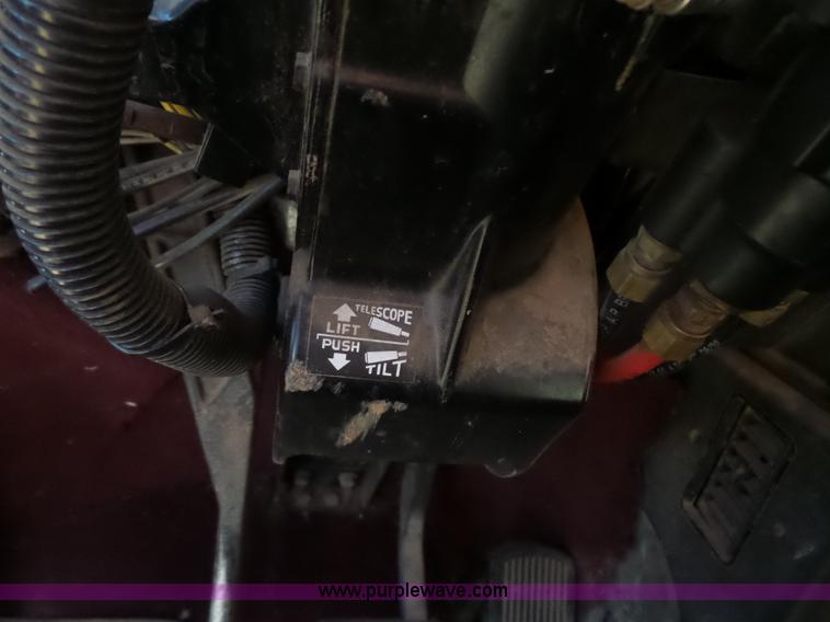 image for item J1254 1993 Freightliner FLD semi truck