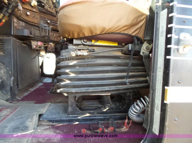 image for item J1254 1993 Freightliner FLD semi truck