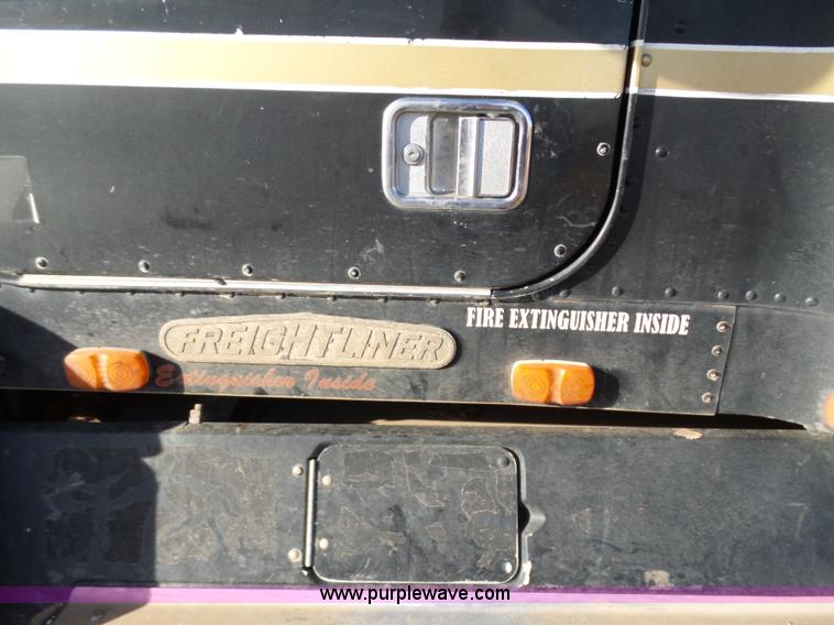 image for item J1254 1993 Freightliner FLD semi truck