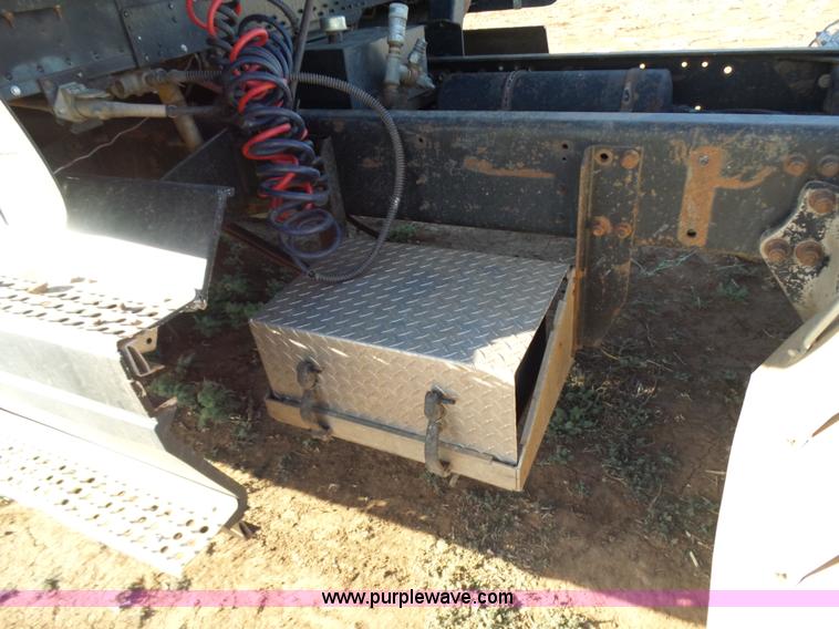 image for item J1254 1993 Freightliner FLD semi truck