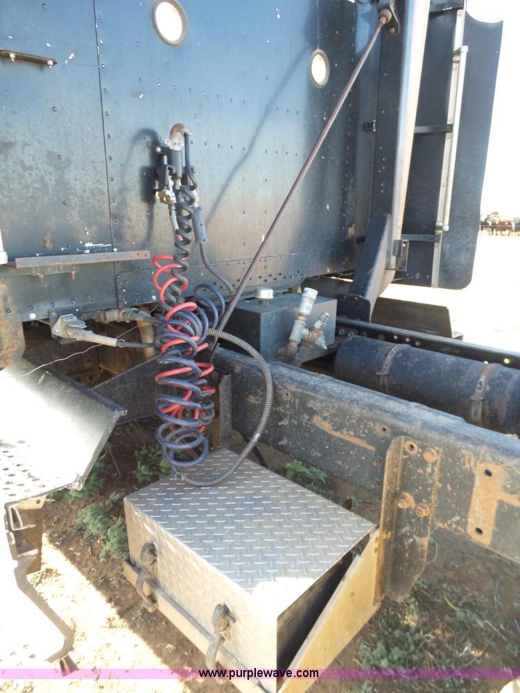 image for item J1254 1993 Freightliner FLD semi truck