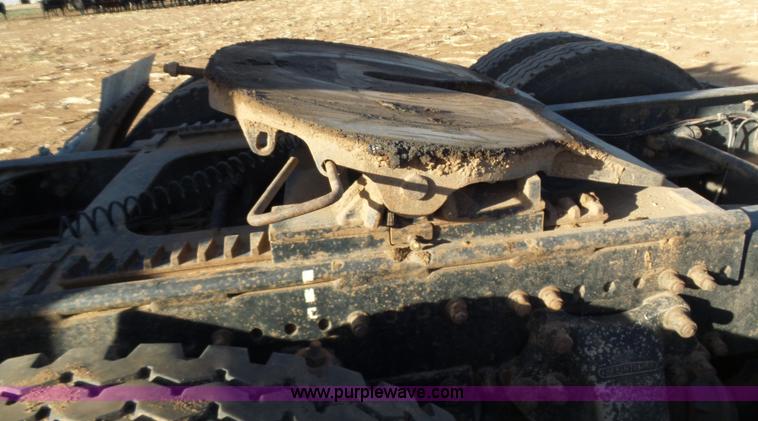 image for item J1254 1993 Freightliner FLD semi truck