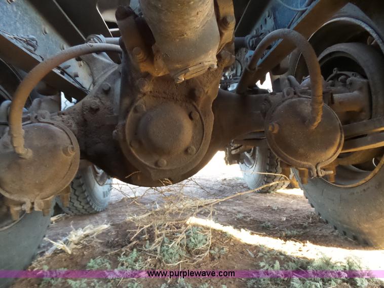 image for item J1254 1993 Freightliner FLD semi truck