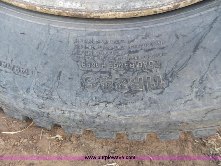 image for item J1254 1993 Freightliner FLD semi truck