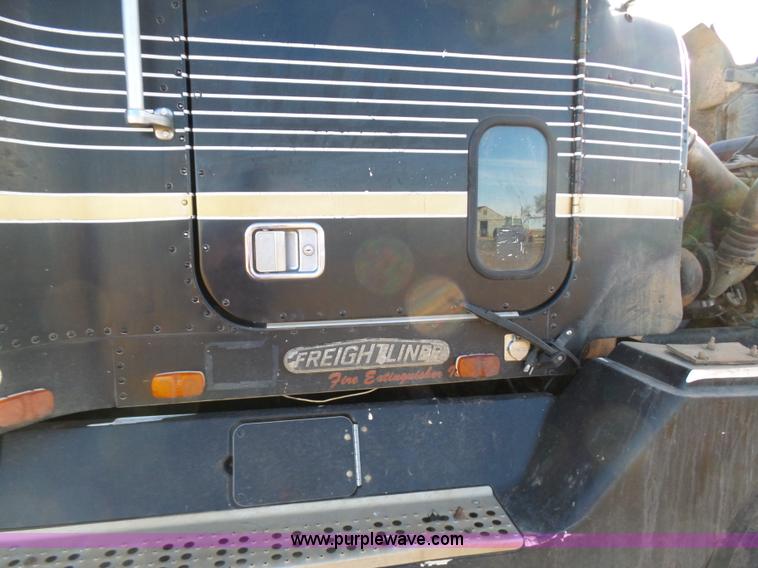 image for item J1254 1993 Freightliner FLD semi truck