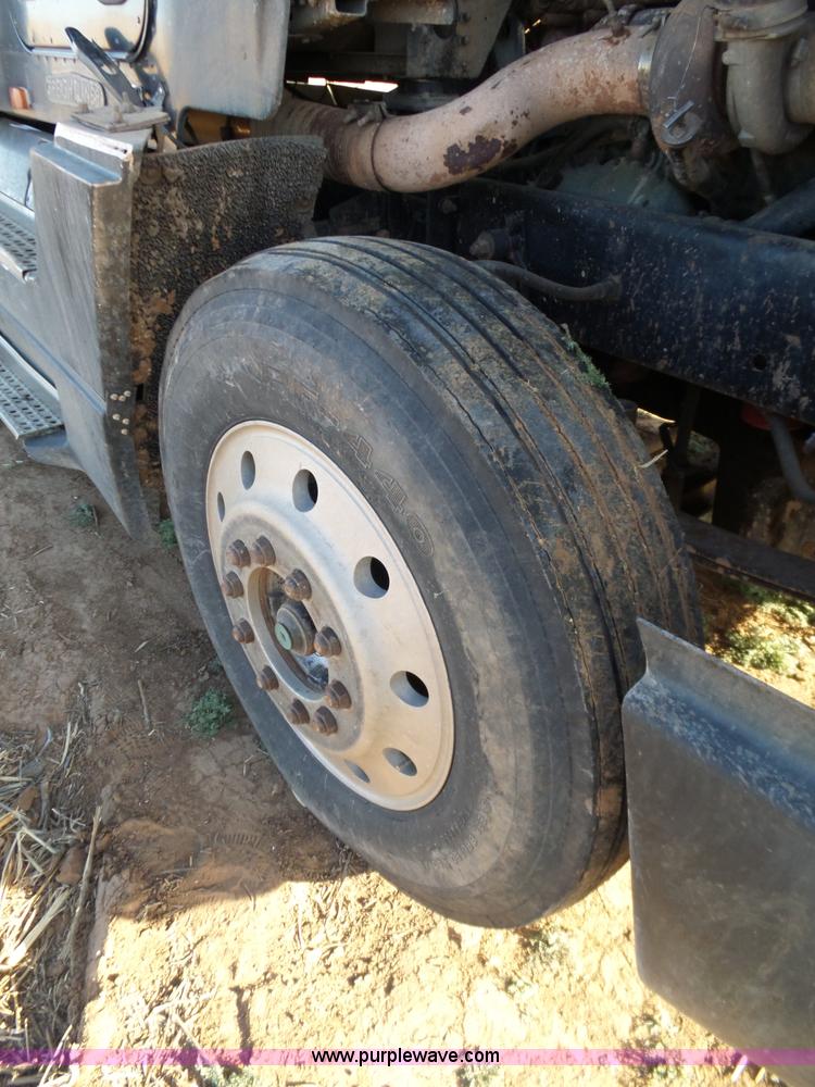 image for item J1254 1993 Freightliner FLD semi truck