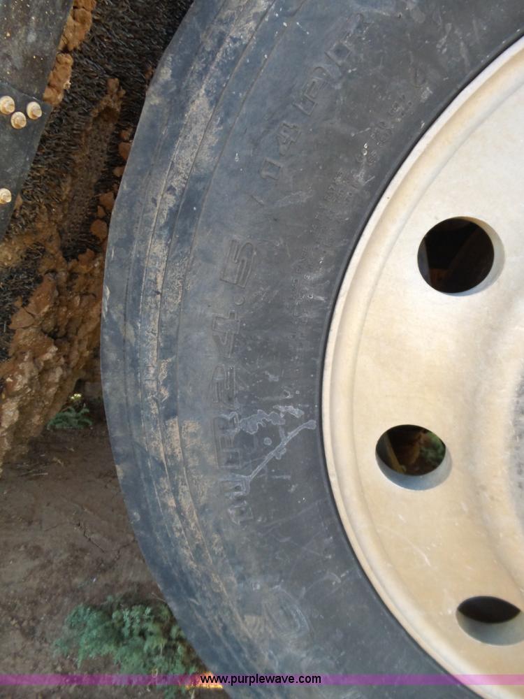 image for item J1254 1993 Freightliner FLD semi truck