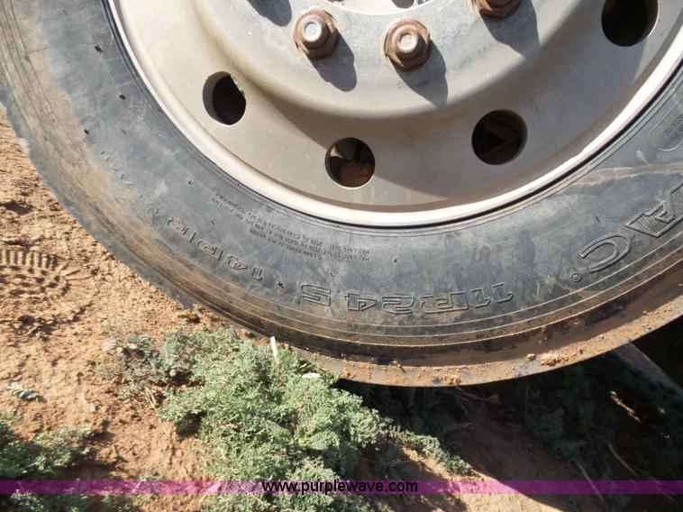 image for item J1254 1993 Freightliner FLD semi truck