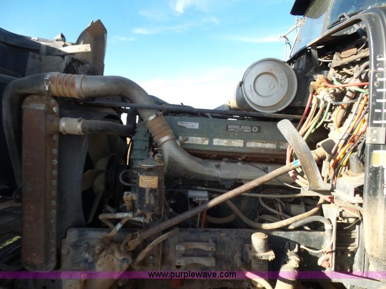 image for item J1254 1993 Freightliner FLD semi truck