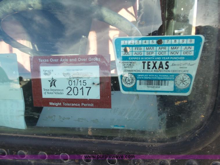 image for item J1254 1993 Freightliner FLD semi truck