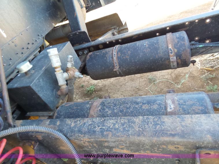 image for item J1254 1993 Freightliner FLD semi truck