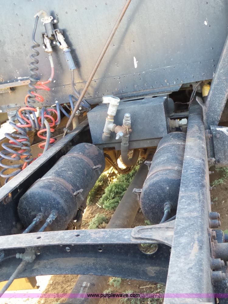 image for item J1254 1993 Freightliner FLD semi truck