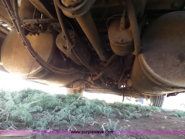 image for item J1254 1993 Freightliner FLD semi truck