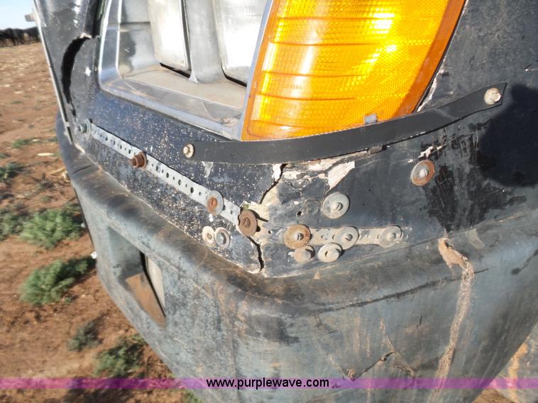 image for item J1254 1993 Freightliner FLD semi truck