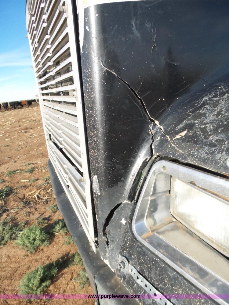 image for item J1254 1993 Freightliner FLD semi truck