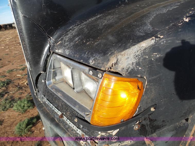 image for item J1254 1993 Freightliner FLD semi truck