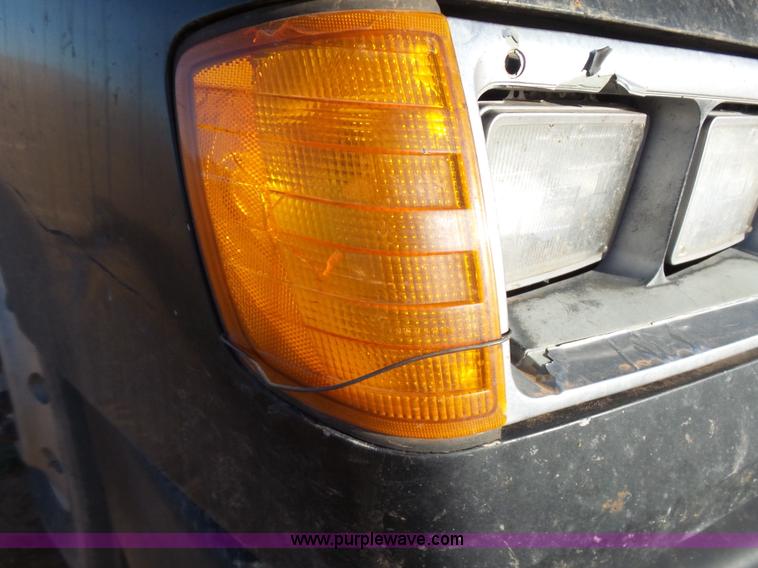 image for item J1254 1993 Freightliner FLD semi truck