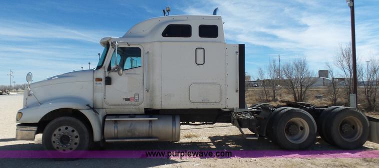 image for item J1258 2007 International 9400i semi truck