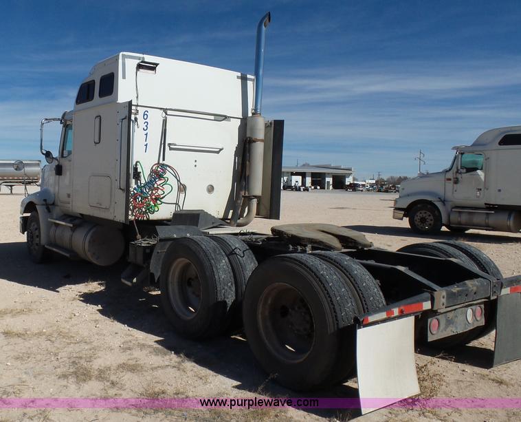 image for item J1258 2007 International 9400i semi truck