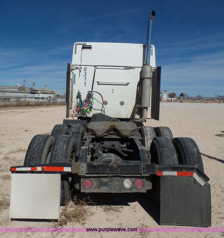 image for item J1258 2007 International 9400i semi truck