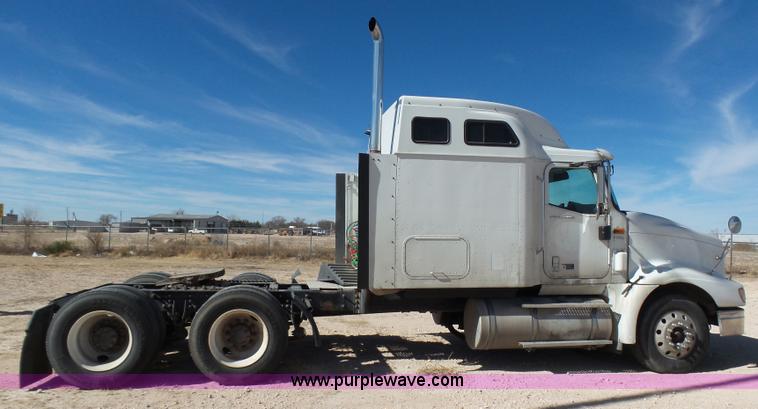 image for item J1258 2007 International 9400i semi truck