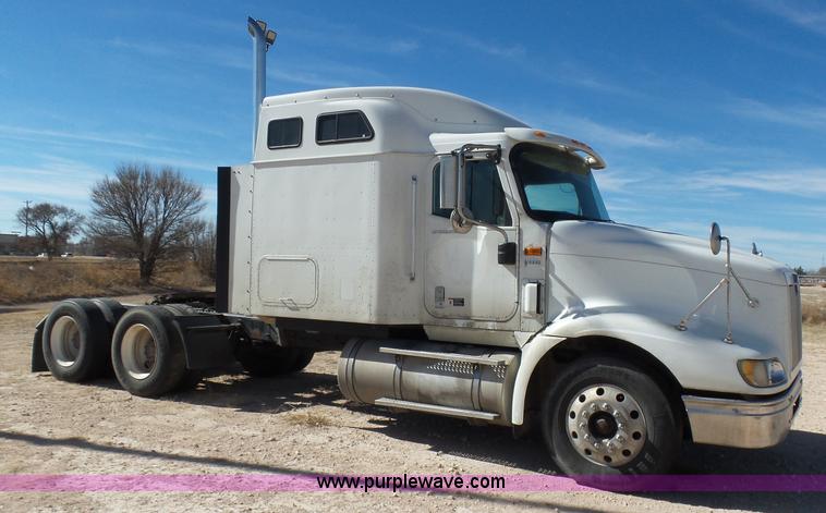 image for item J1258 2007 International 9400i semi truck