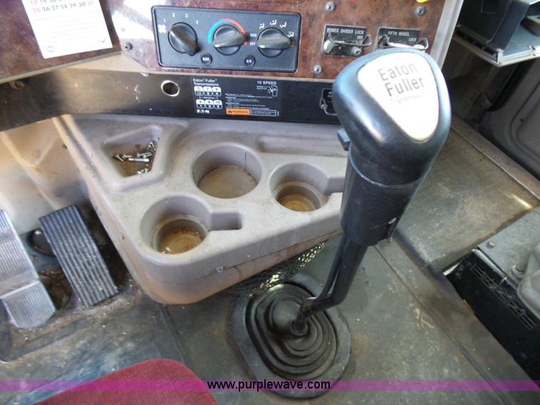 image for item J1258 2007 International 9400i semi truck