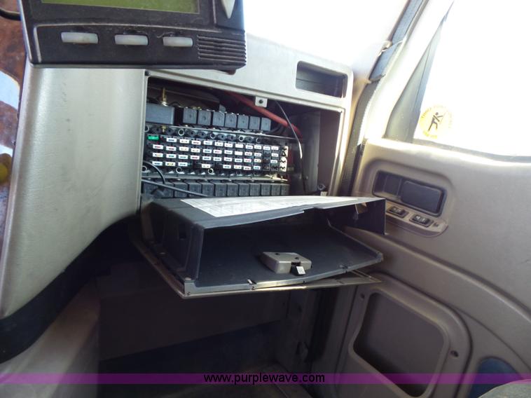 image for item J1258 2007 International 9400i semi truck