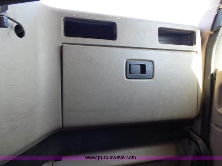 image for item J1258 2007 International 9400i semi truck