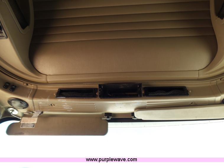 image for item J1258 2007 International 9400i semi truck