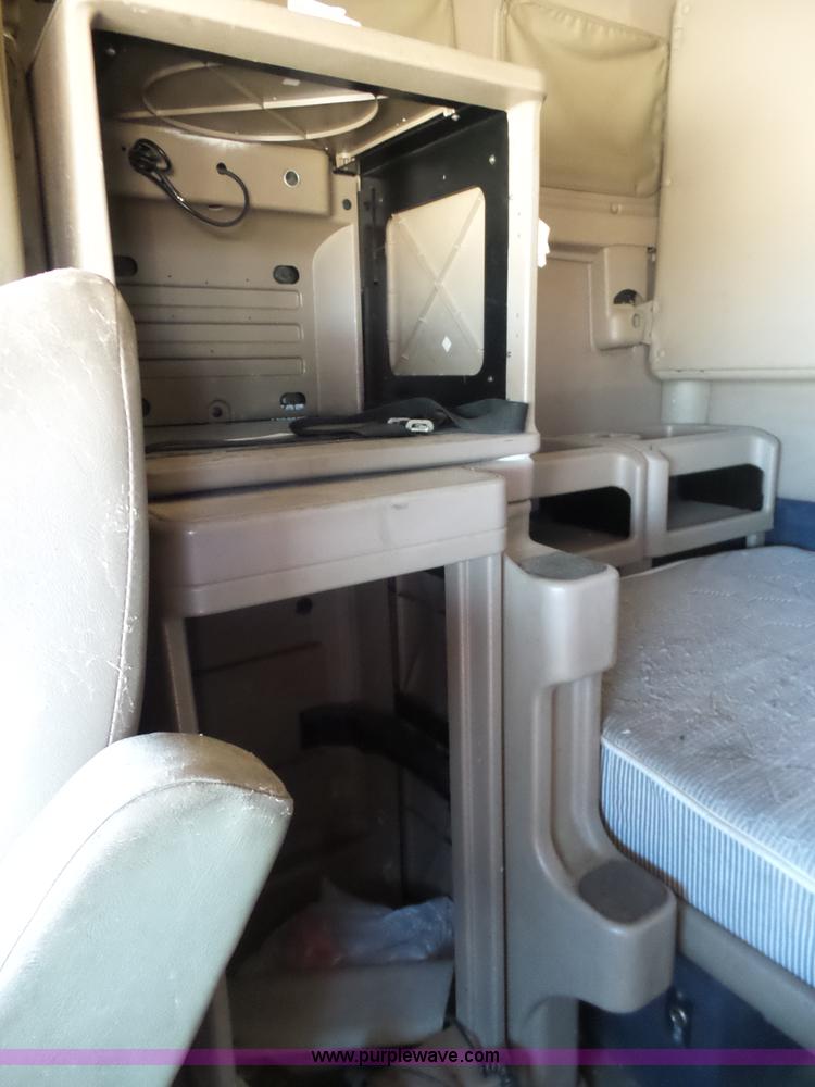 image for item J1258 2007 International 9400i semi truck