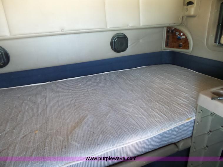 image for item J1258 2007 International 9400i semi truck