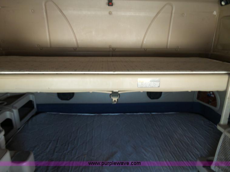 image for item J1258 2007 International 9400i semi truck