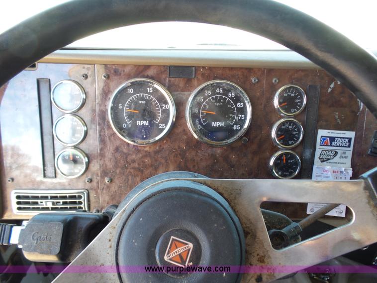 image for item J1258 2007 International 9400i semi truck