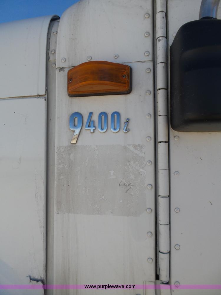 image for item J1258 2007 International 9400i semi truck