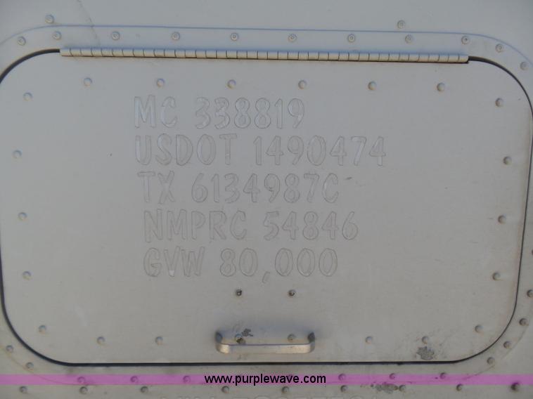 image for item J1258 2007 International 9400i semi truck