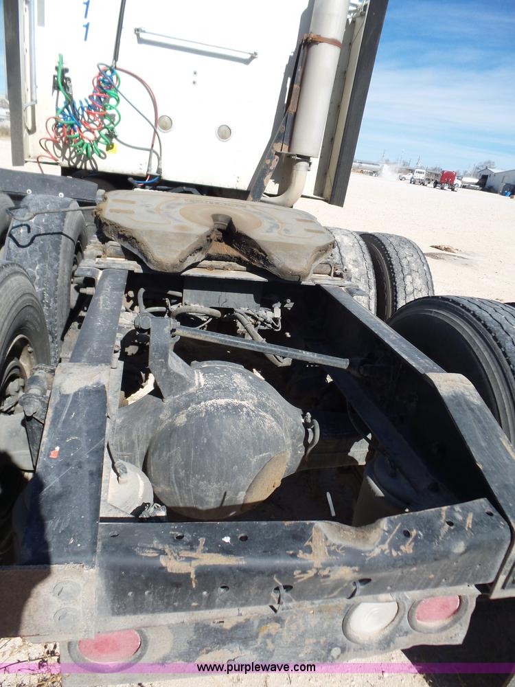 image for item J1258 2007 International 9400i semi truck