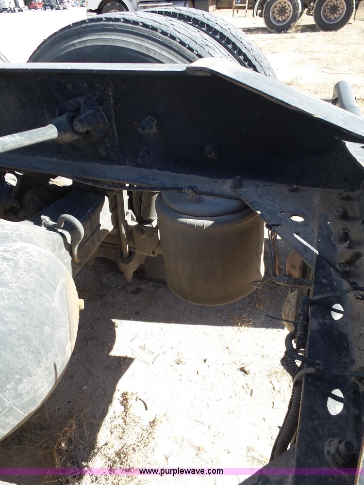 image for item J1258 2007 International 9400i semi truck