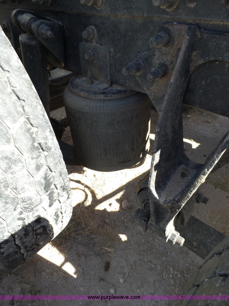 image for item J1258 2007 International 9400i semi truck