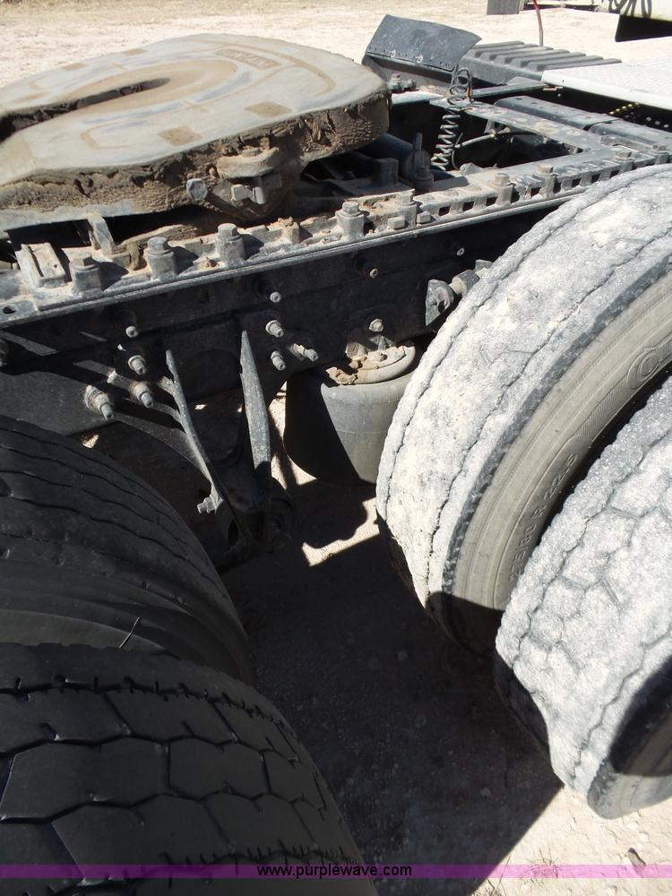 image for item J1258 2007 International 9400i semi truck